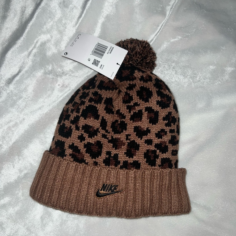 NWT Women’s Nike Leopard Fleece Lined Beanie